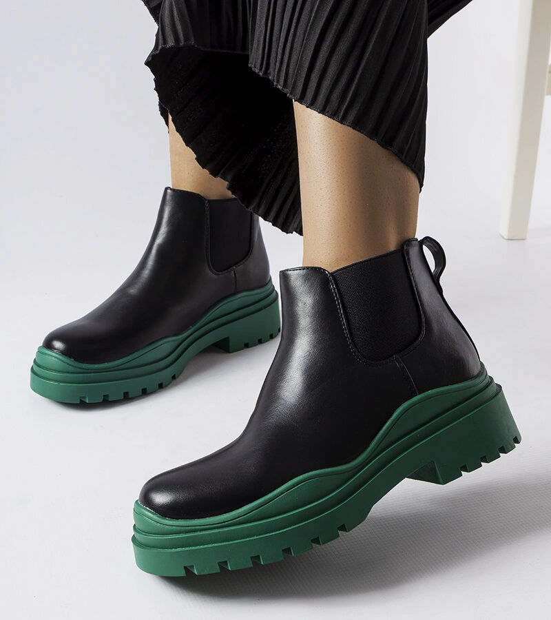 Černé boty na platformě Marinone