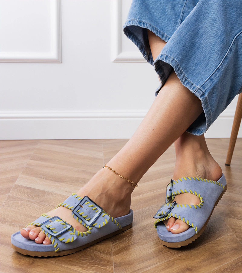 Modré pantofle s přezkami a výšivkou na páscích Kim