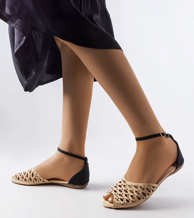 Béžové ažurové sandály se zirkony značky Avice