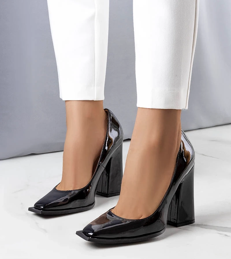 Černé lakované lodičky Patel