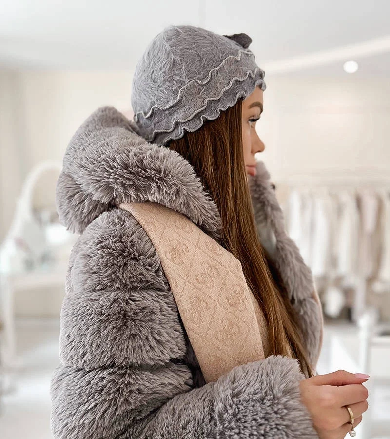 Šedý klobouk s volánky Zion