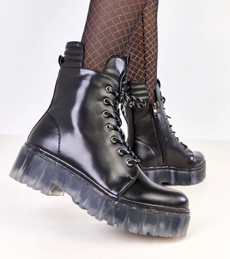 Dámské černé trekingové boty s ozdobou na jazyku Aldino