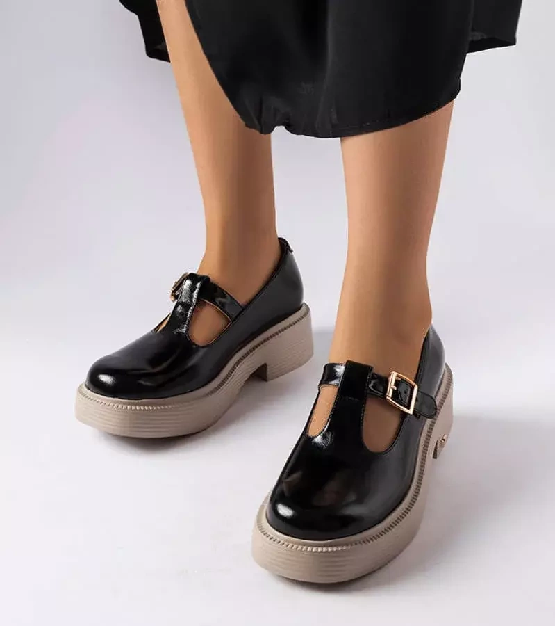 Černé lakované polobotky Karino