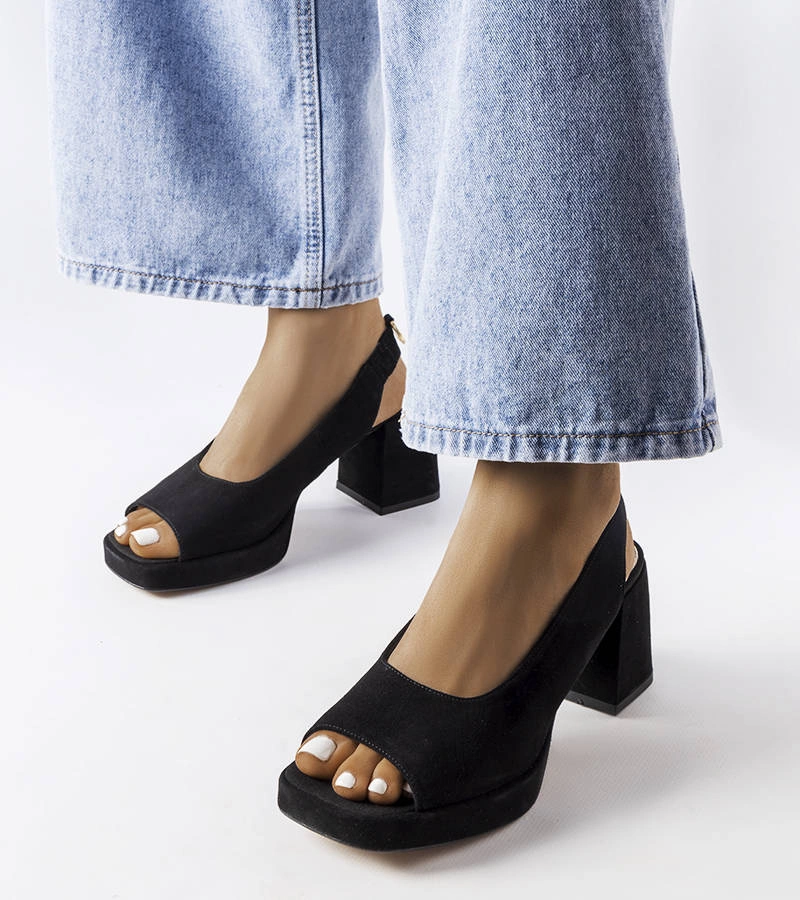 Černé velurové sandály na jehlovém podpatku KARINO