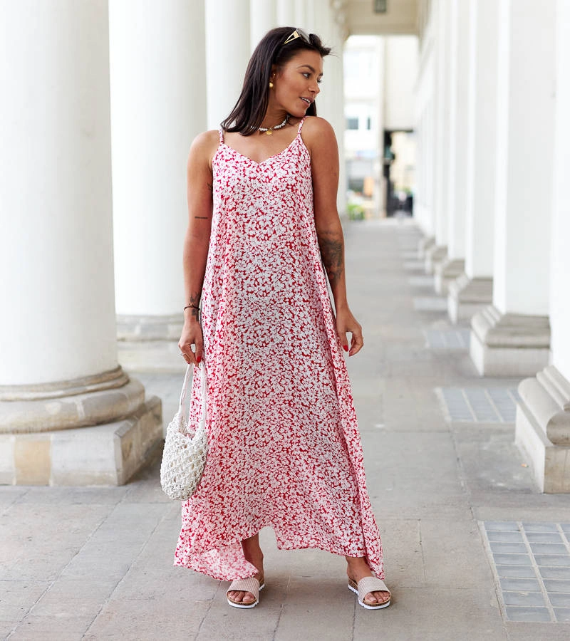 Červené šaty volného střihu od značky Giona