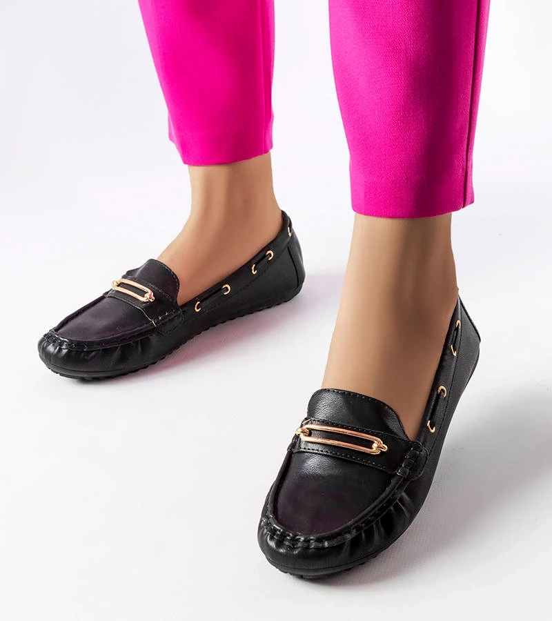 Černé mokasíny zdobené aplikací Seattle