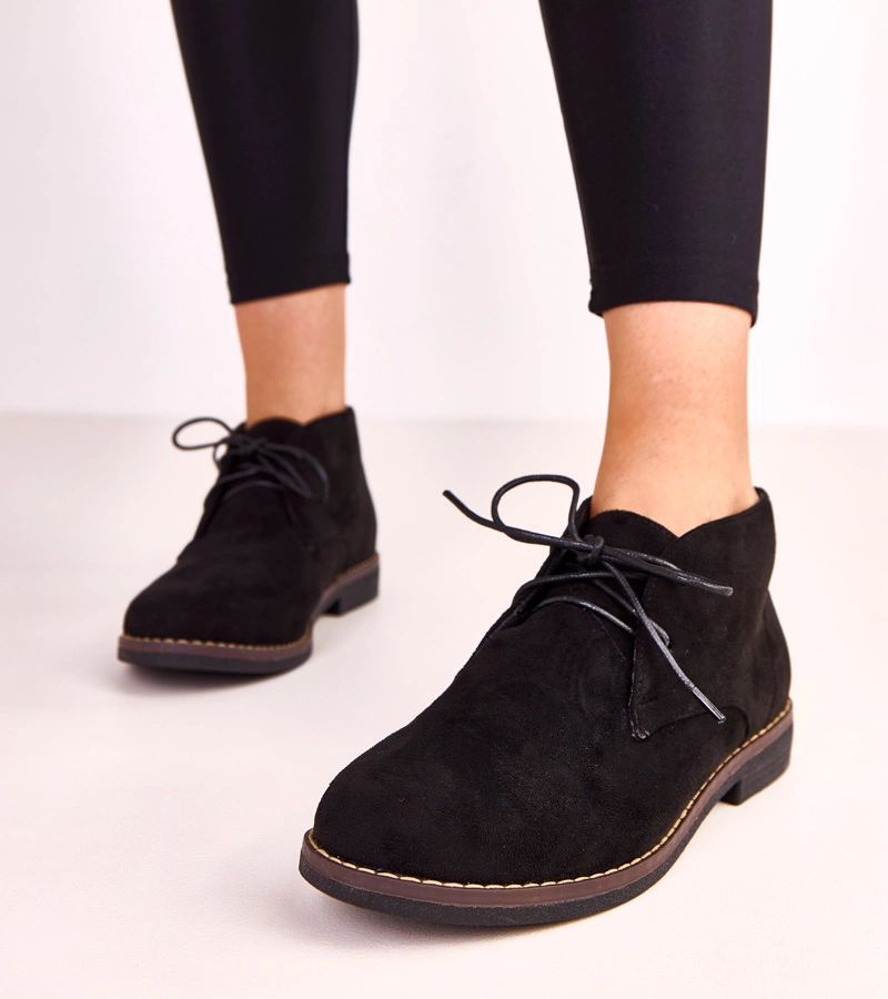 Černé dámské kotníkové boty na ploché podrážce Lauda