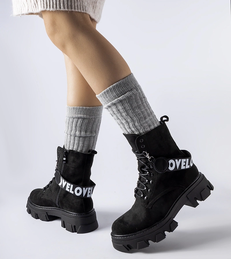 Černé kotníkové boty s ozdobným odnímatelným páskem Marco