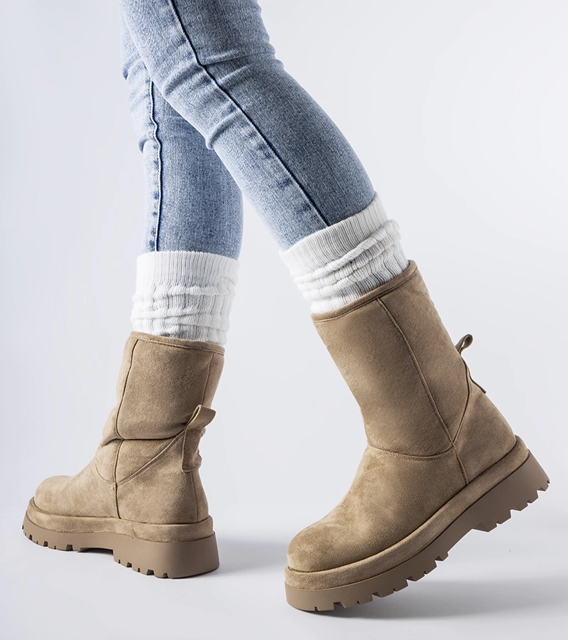 Hnědé zateplené kotníkové boty s robustní podrážkou Flavia