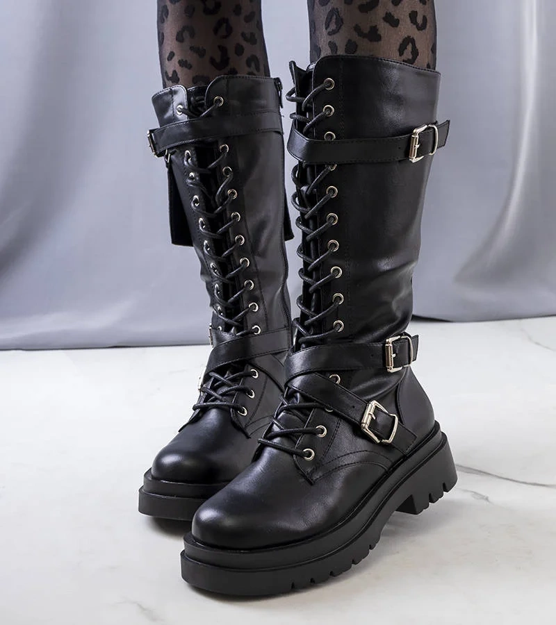 Himes černé boty na klínku