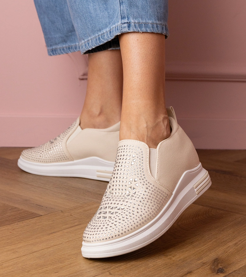 Béžové dámské tenisky s kamínky na skryté klínku Jeremi