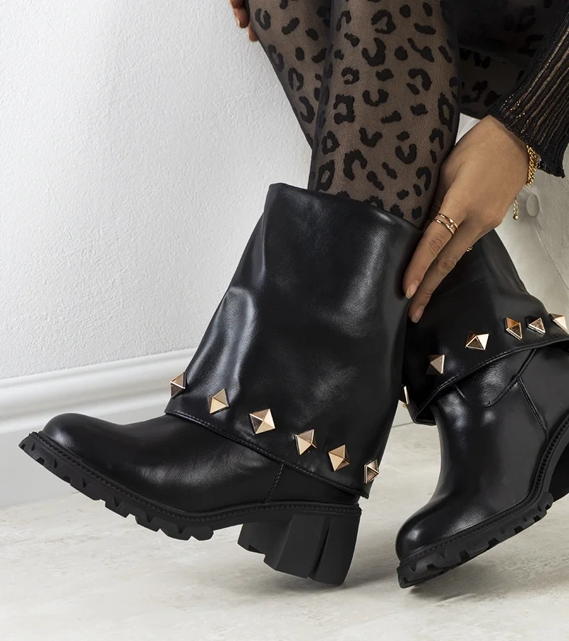 Černá boty s cvočky Rezen