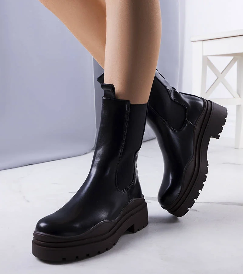 Černá boty na hnědé podrážce Jadiel