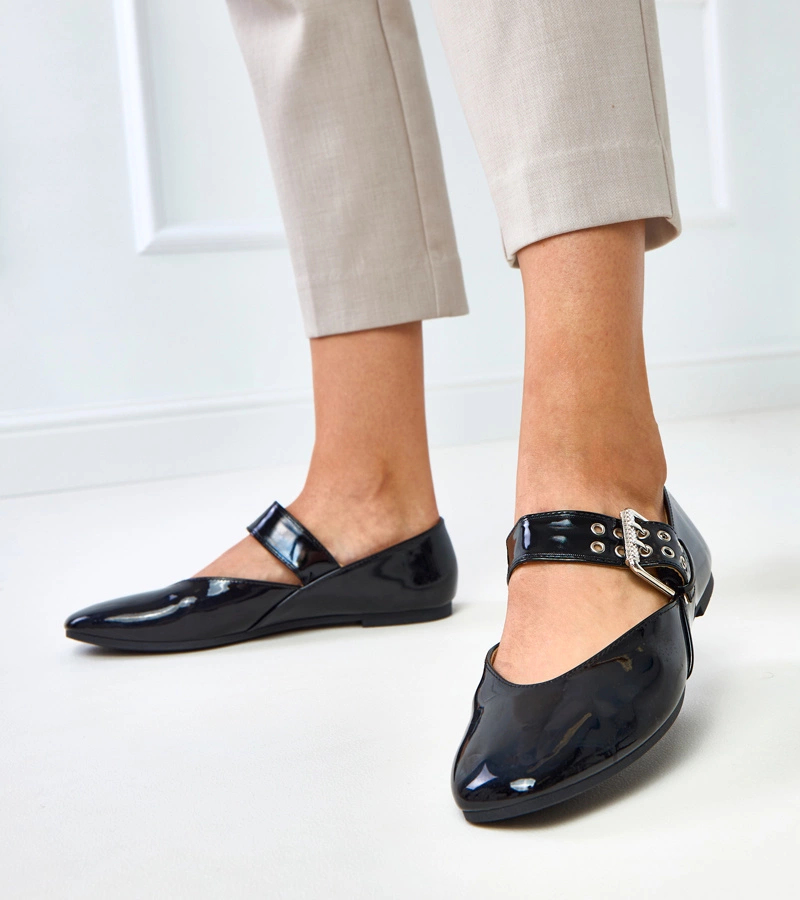 Černé lakované baleríny s ozdobnou sponou Damia