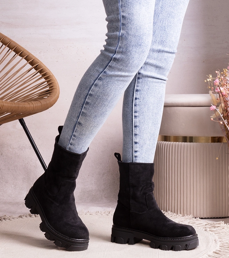 Černé semišové kotníčkové boty Eleonira