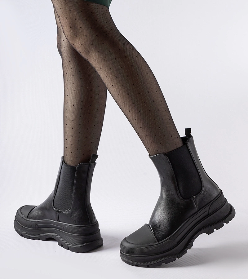 Černé botky na sportovní podrážce Ermanno