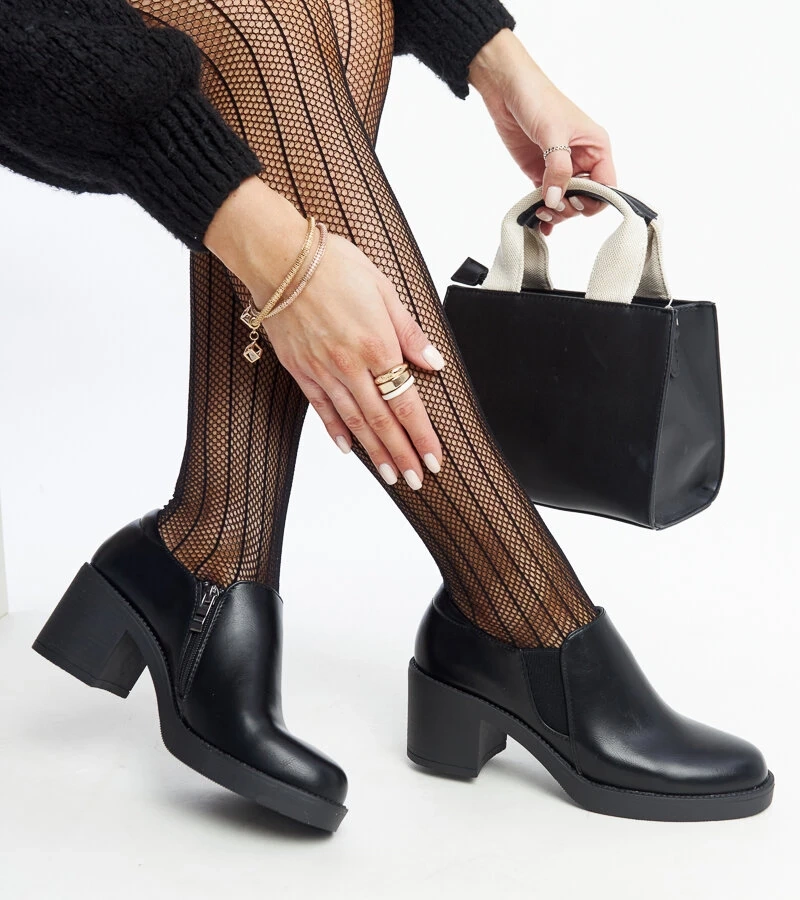 Černé polobotky na podpatku Lavia