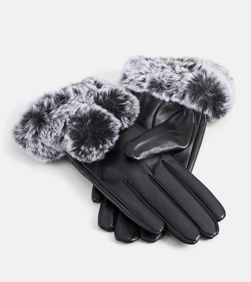 Černé izolované rukavice s pražským pozlátkem