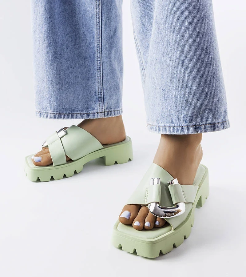 Zelené žabky na traktorové podrážce od Carceri