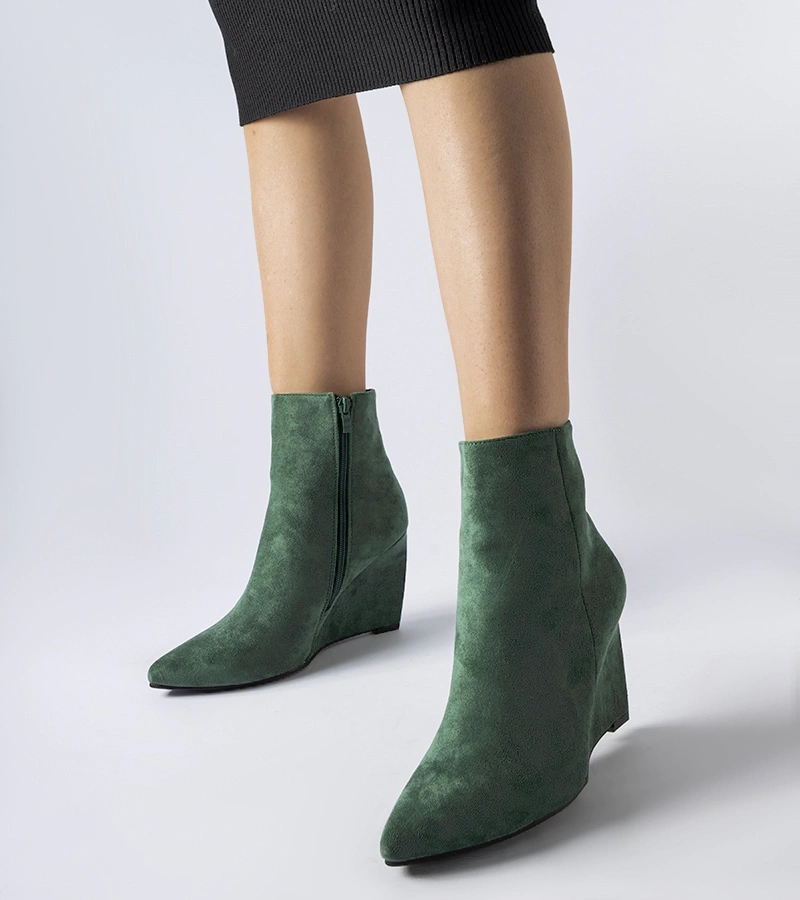 Zelené špičaté kotníkové boty na klíně Aprutino