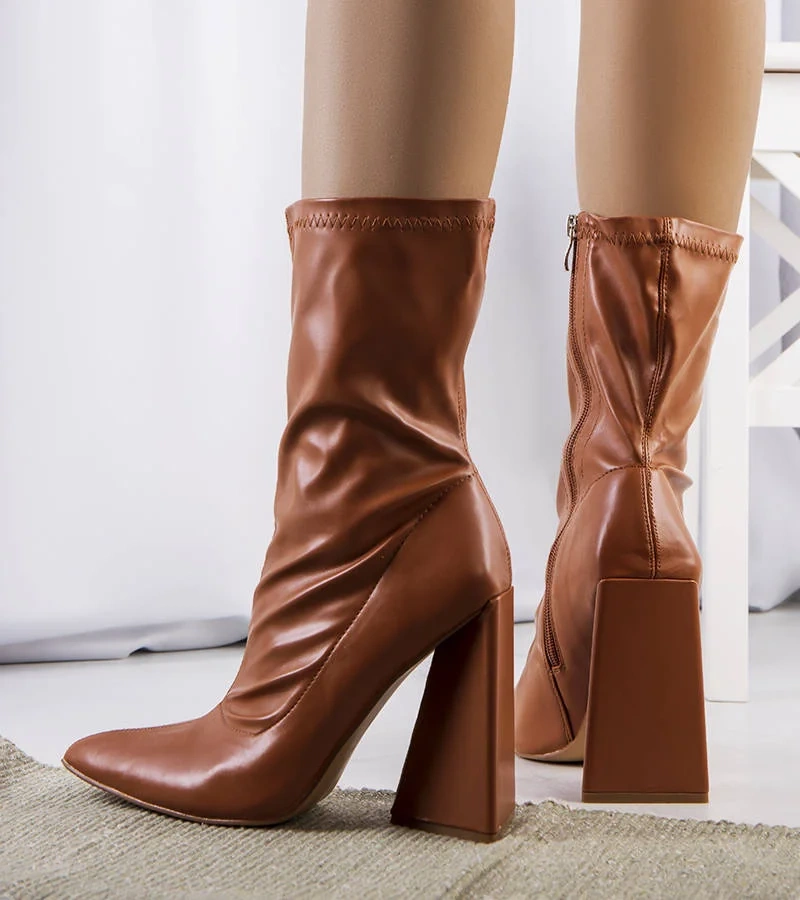 Hnědé boty Denisa na podpatku