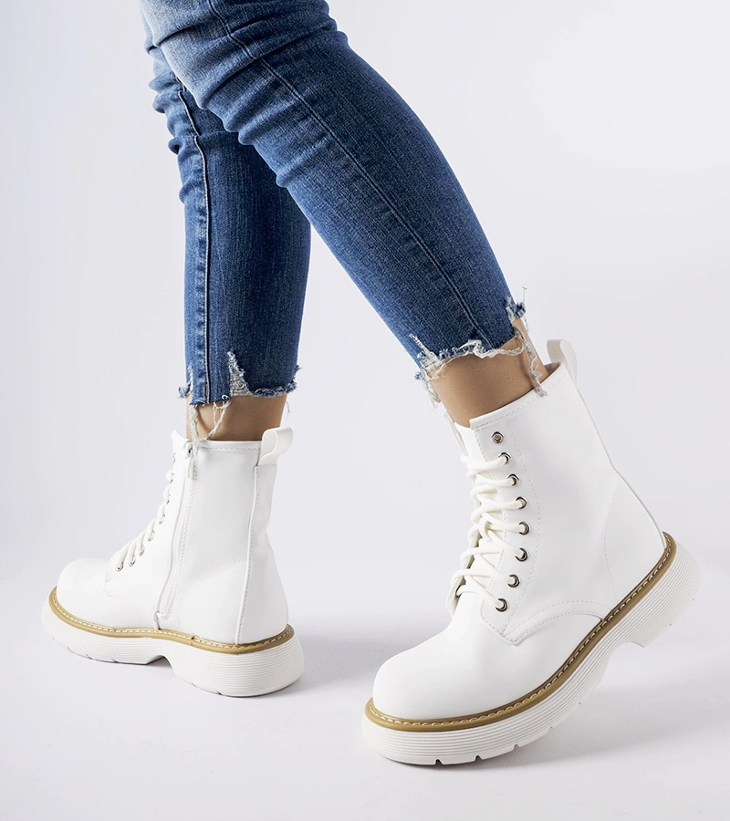 Bílé klasické trapery Benvenuto