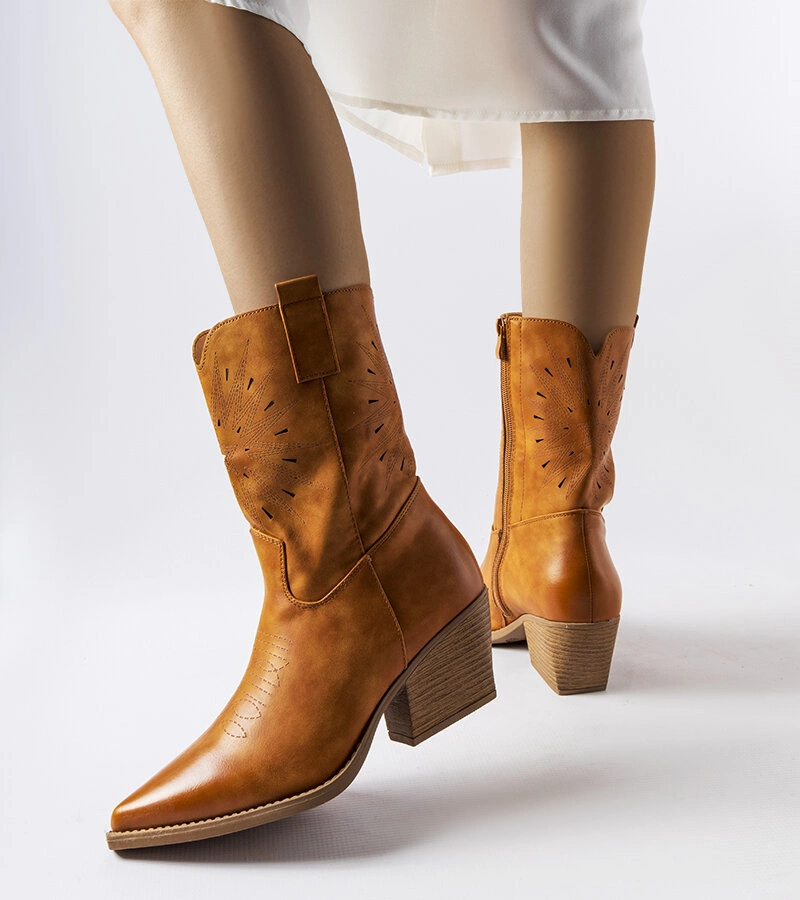 Hnědé kovbojské boty s ozdobeným holením Leopardi