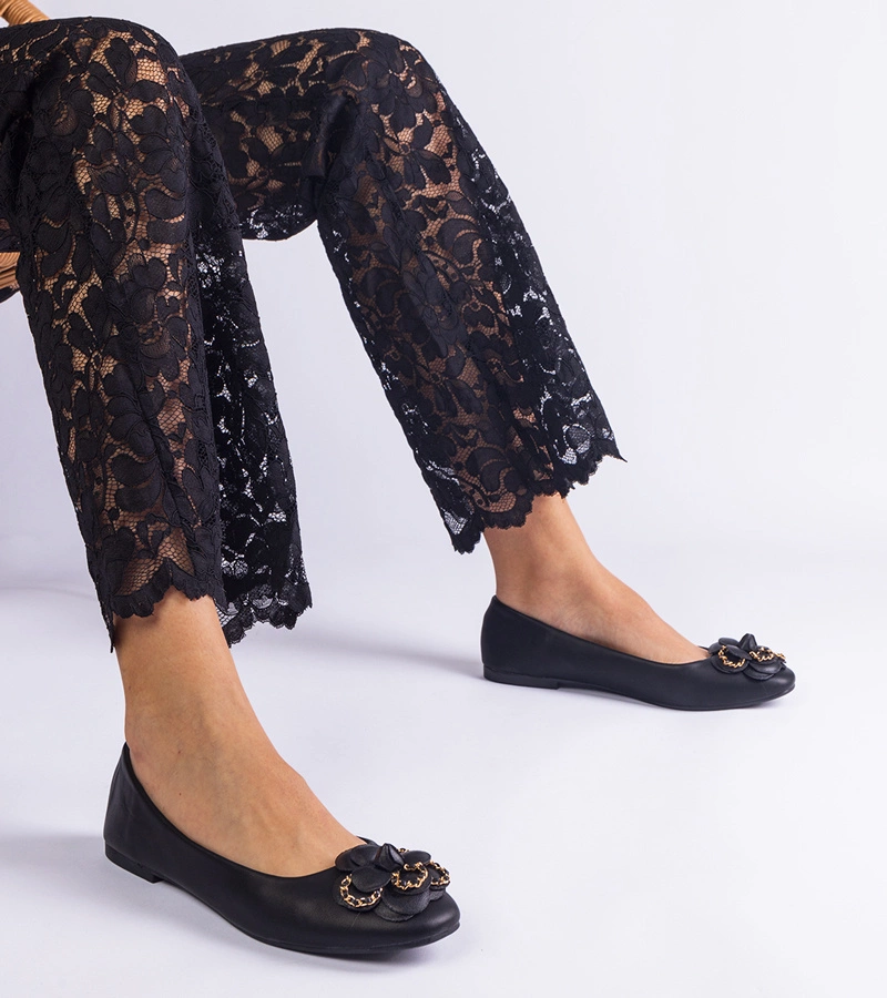 Černé baleríny zdobené kytičkou America