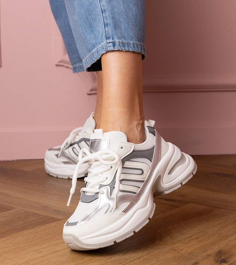 Bílé sportovní tenisky na masivní podrážce Aries