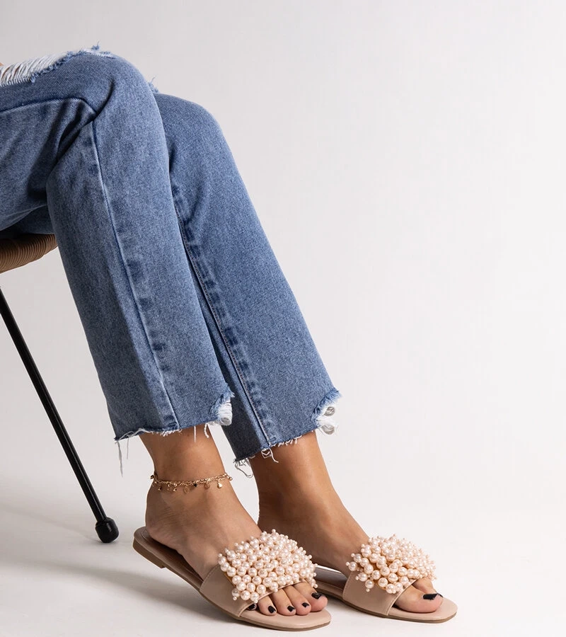 Bežové pantofle zdobené korálky Atiyene