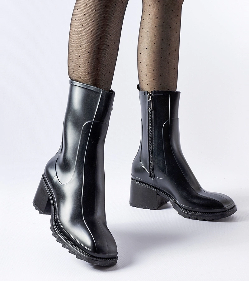 Černé zapínací holínky na podpatku Maggiore