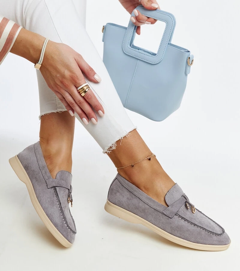 Šedé mokasíny s kovovým přívěskem Fiorano