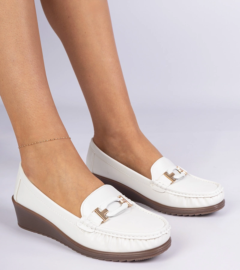 Dámské bílé mokasíny na klínku z eko kůže Kappi