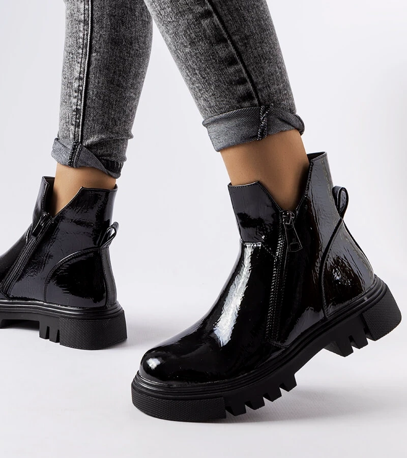 Černé lakované zateplené boty Ritte