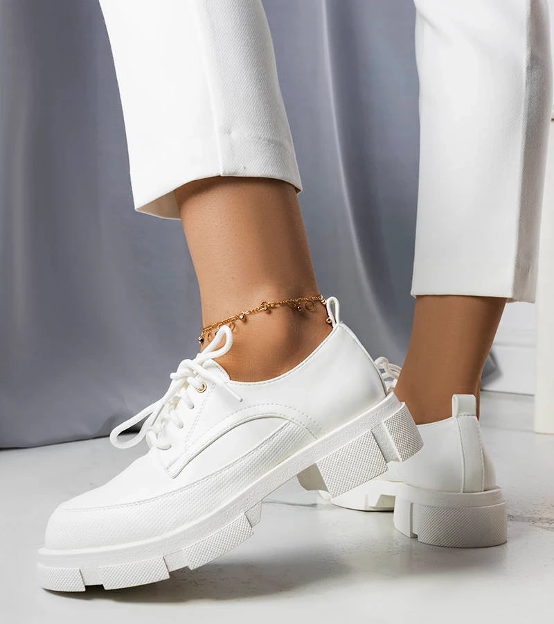 Bílé polobotky na pevné podrážce Kay