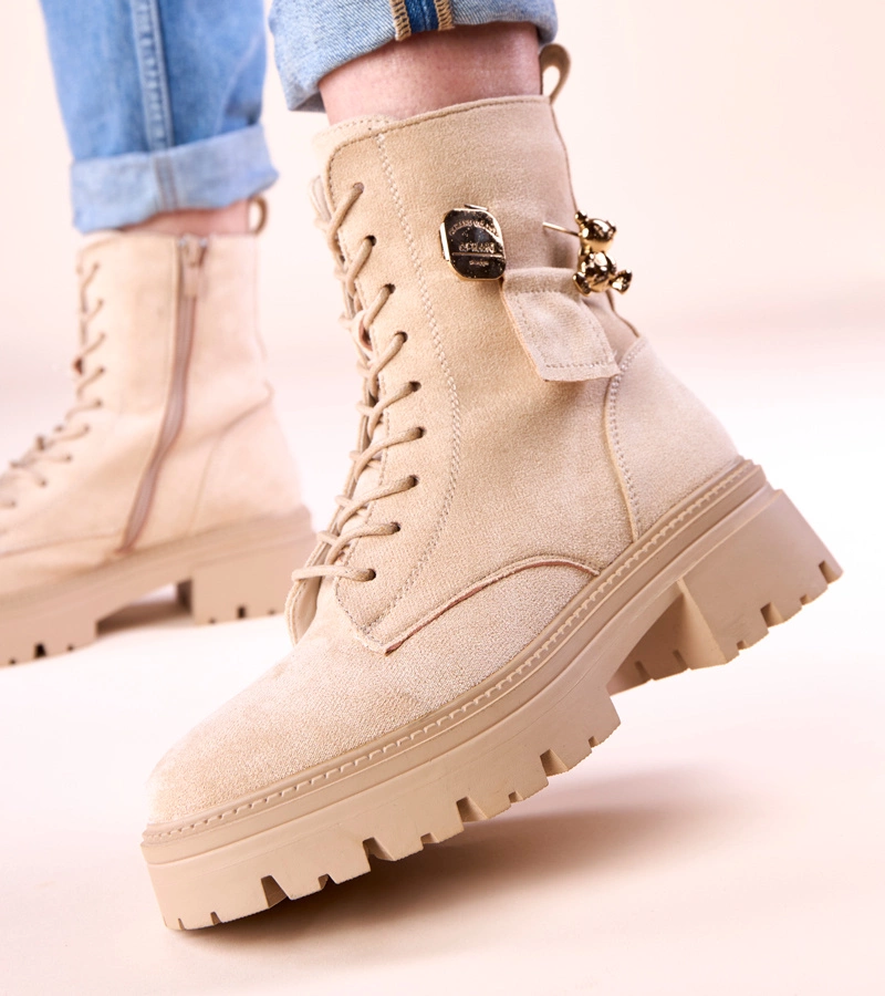 Béžové dámské trapery se zlatým medvídkem Messey