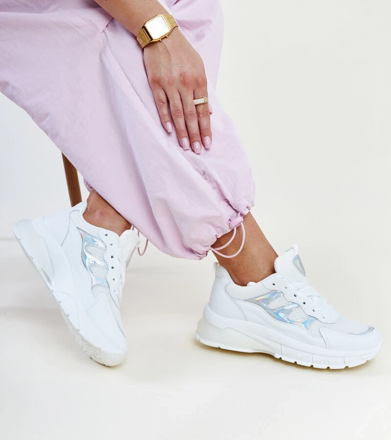 Bílé tenisky na tlusté podrážce Matea