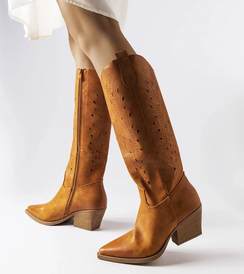 Hnědé ažurové kovbojské boty Fiorella