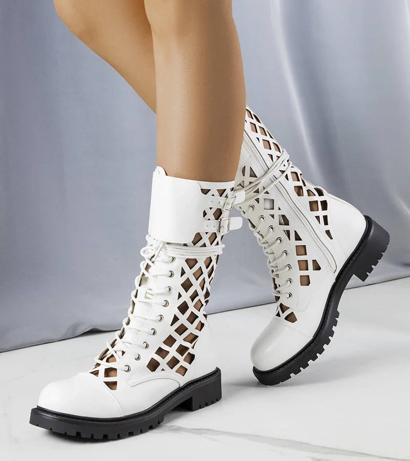 Bílé prolamované boty Minks