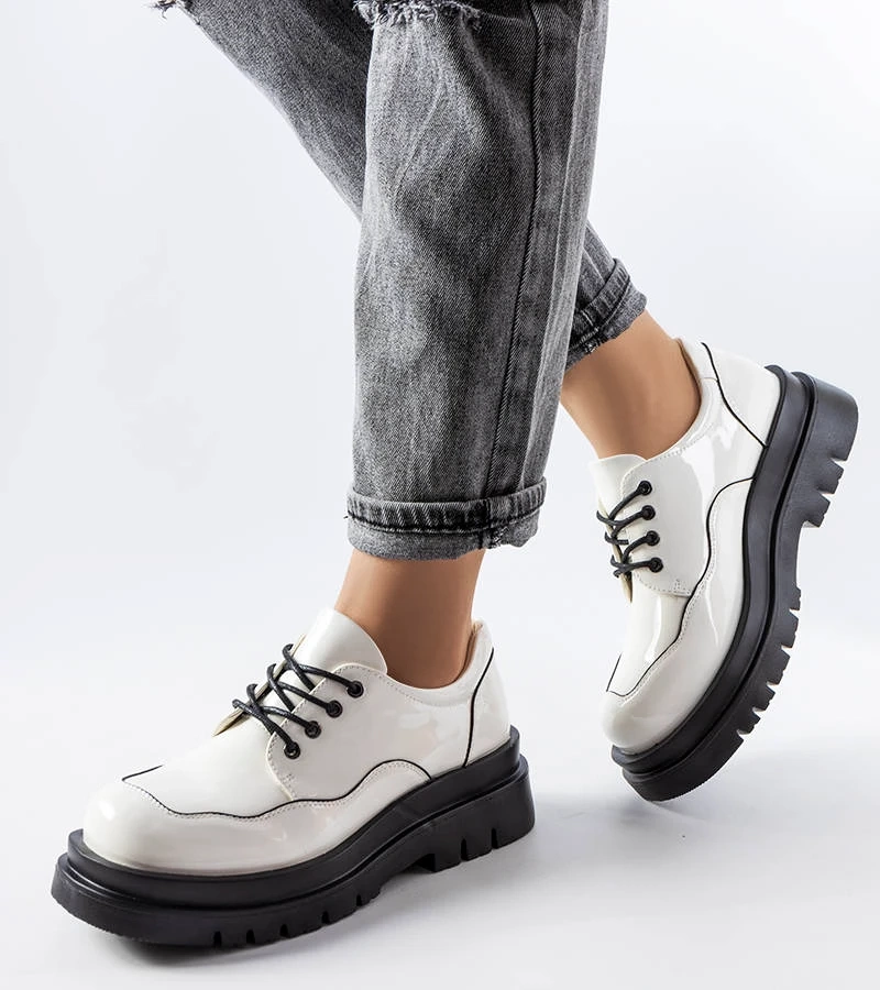 Bílé polobotky na pevné podrážce Cheshire