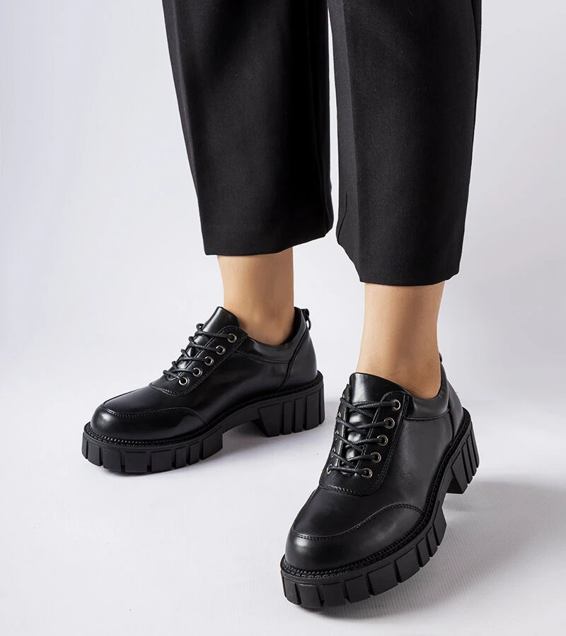 Černé masivní klasické polobotky Severino