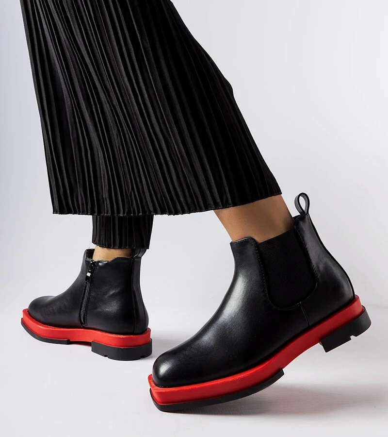 Černé nízké ploché boty Tarquinia