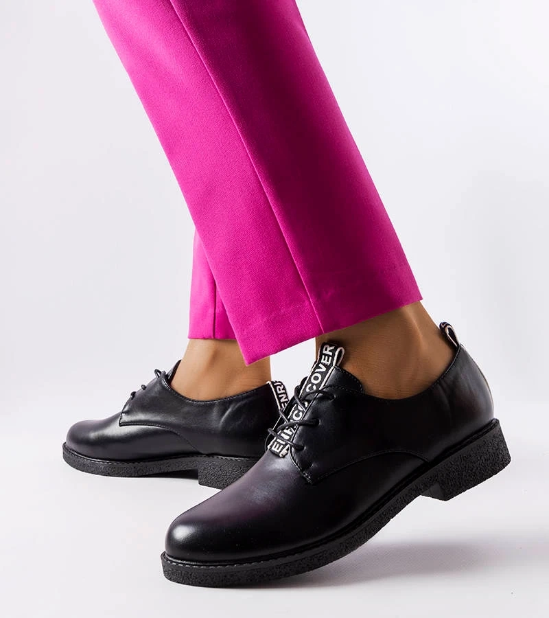 Černé ažurové kožené polobotky Jazzar