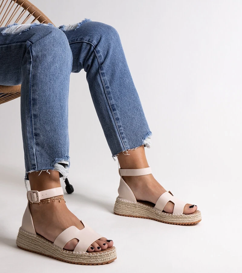 Bežové sandály na platformě Laurencia