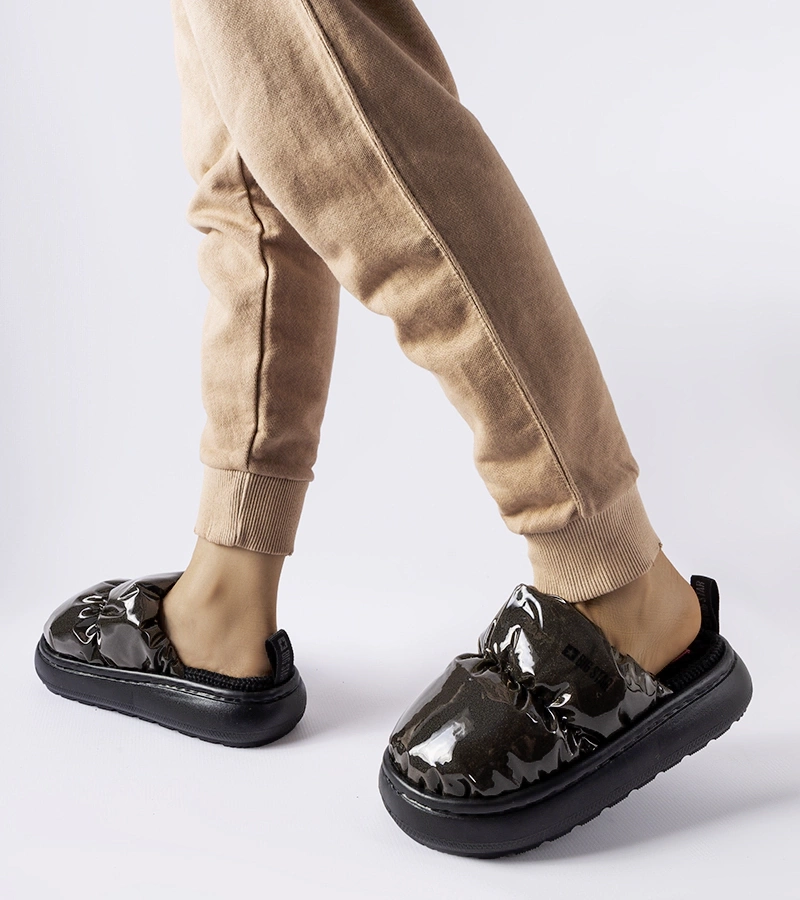 Černé vyhřívané pantofle Big Star MM274130