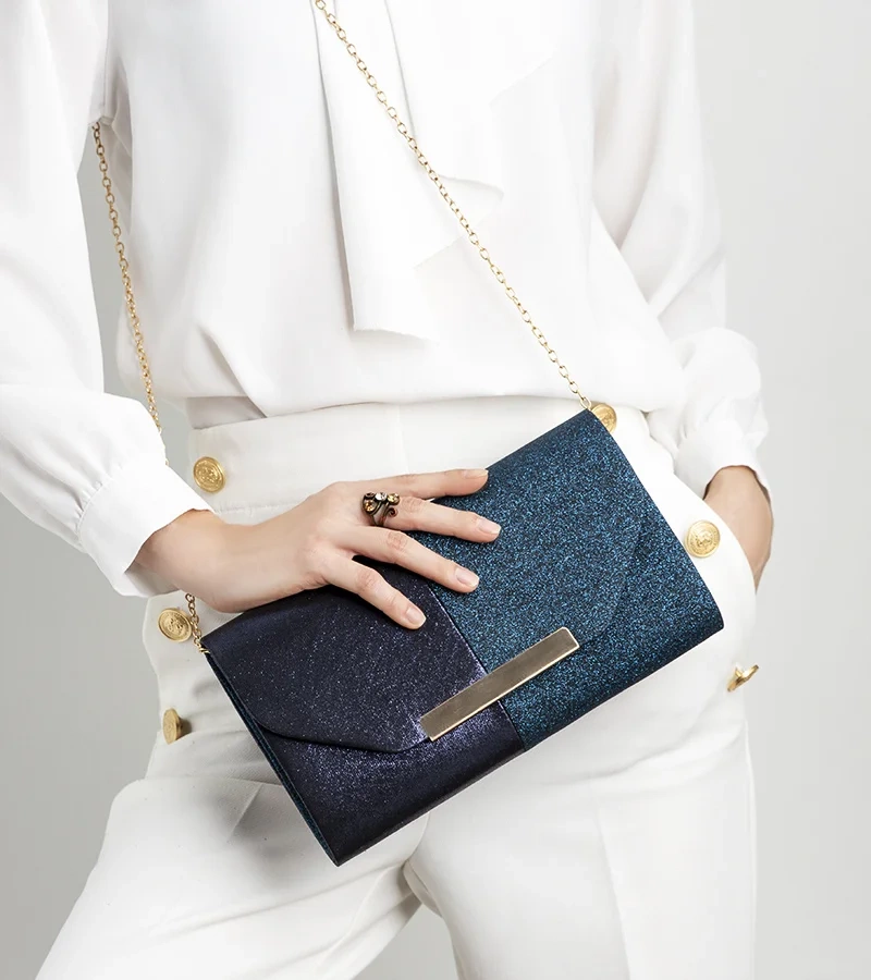 Tmavě modrá obálková taška Kadiev