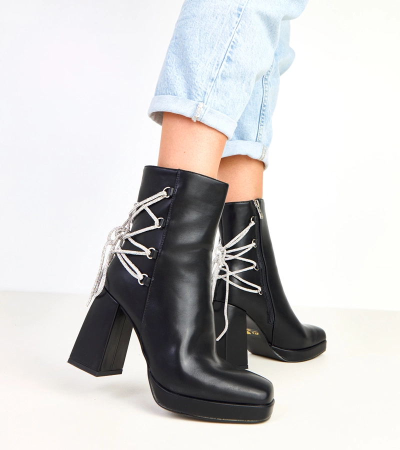 Černé kotníkové boty na podpatku zdobené kamínky Nancy