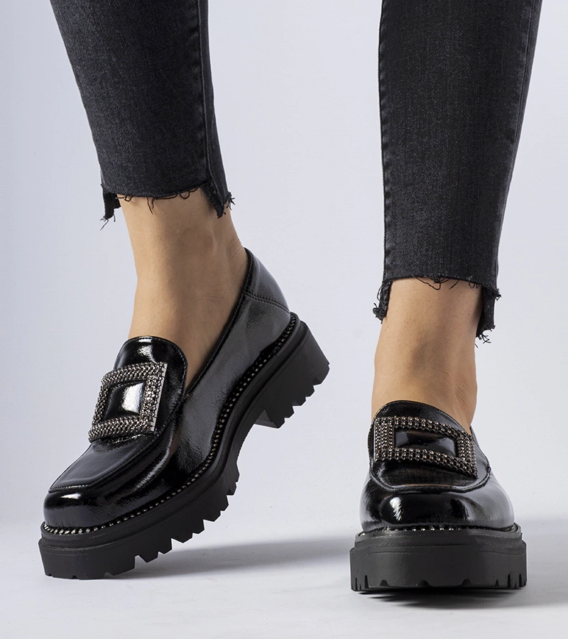 Černé lakové mokasíny s cirkóny Clarks