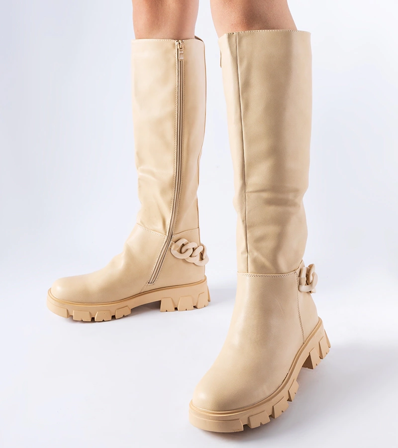 Béžové ploché kozačky s řetězem Armand