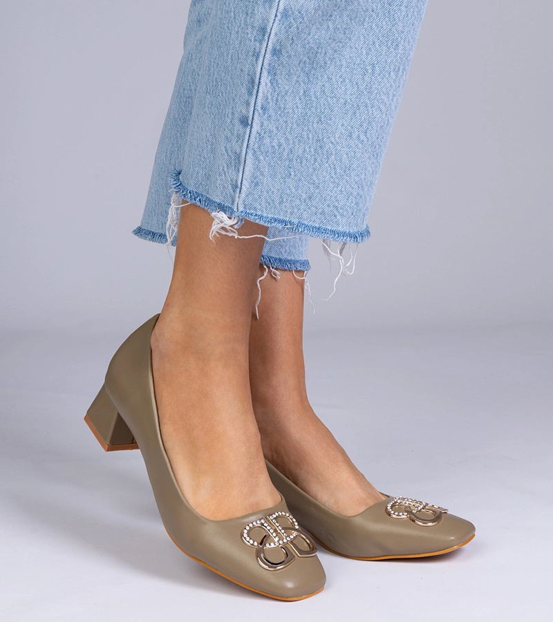 Zelené lodičky na nízkém podpatku s kamínky Cahes